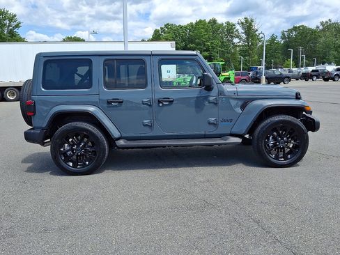 Used 2025 Jeep Wrangler Unlimited Sahara AWD/4WD image 7