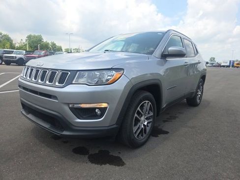 Used 2018 Jeep Compass Latitude FWD image 2