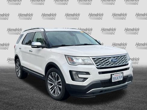 Used 2017 Ford Explorer Platinum image 2