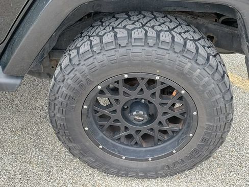 Used 2011 Jeep Wrangler Unlimited Sahara w/ Connectivity Group AWD/4WD image 22