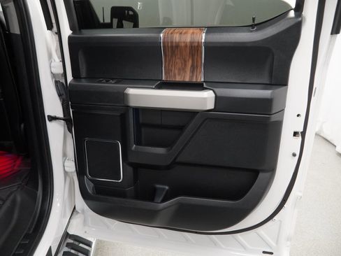 Used 2019 Ford F150 Lariat w/ Trailer Tow Package image 46