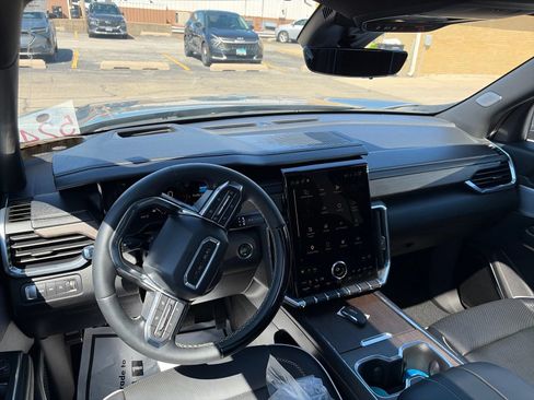 Used 2025 GMC Acadia Denali w/ Super Cruise Package AWD/4WD image 5