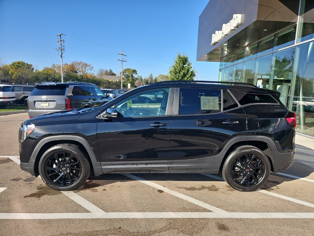 Used 2023 GMC Terrain SLE w/ GMC Pro Grade Package AWD/4WD image 2