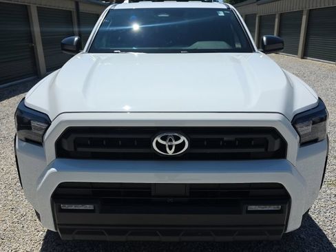 Certified 2025 Toyota 4Runner SR5 AWD/4WD image 9
