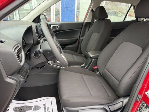 Certified 2025 Hyundai Venue SE image 11
