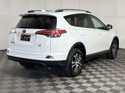 Used 2018 Toyota RAV4 LE w/ Carpet Mat Package AWD/4WD image 9