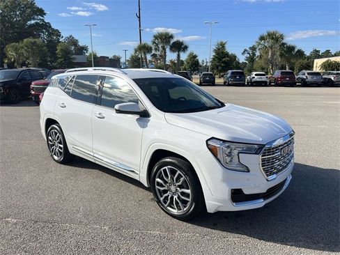 Used 2022 GMC Terrain Denali image 2