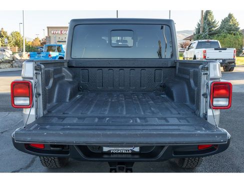 Used 2020 Jeep Gladiator Overland w/ Trailer Tow Package image 14