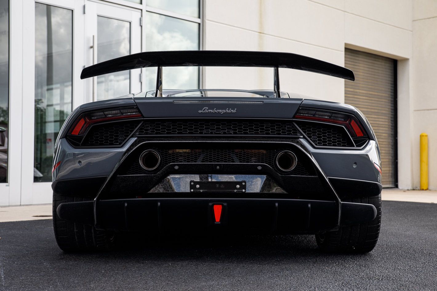 Used 2018 Lamborghini Huracan Performante AWD/4WD image 15
