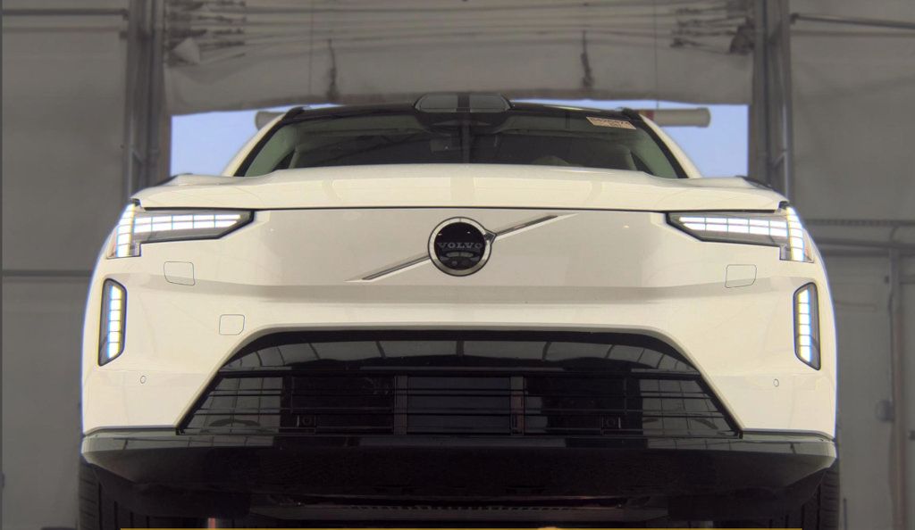 Used 2025 Volvo EX90 Ultra AWD/4WD image 4