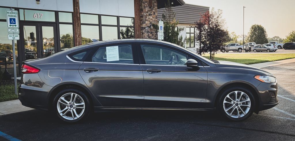 Used 2020 Ford Fusion SE FWD image 22