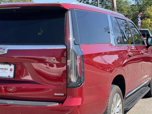 Used 2022 Cadillac Escalade ESV Premium Luxury AWD/4WD image 4