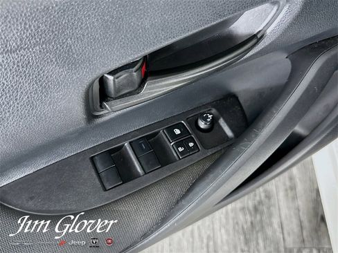 Used 2025 Toyota Corolla LE image 21