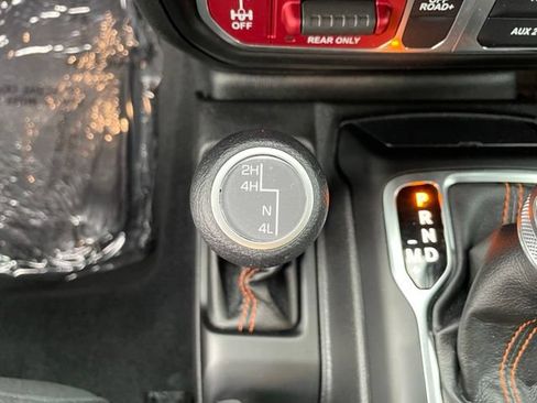Used 2023 Jeep Gladiator Mojave w/ Cold Weather Group AWD/4WD image 22
