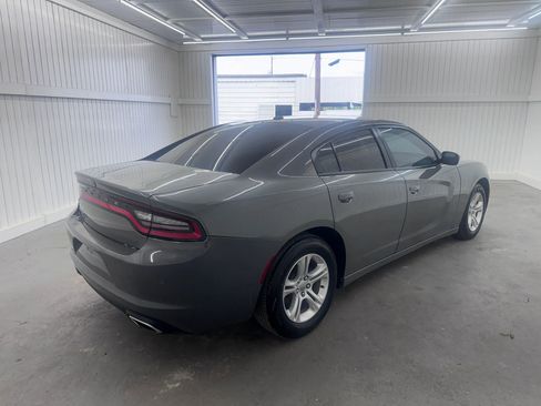 Used 2019 Dodge Charger SXT RWD image 5