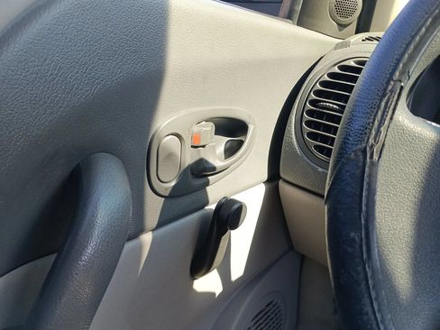 Used 2003 Saturn Vue AWD image 16