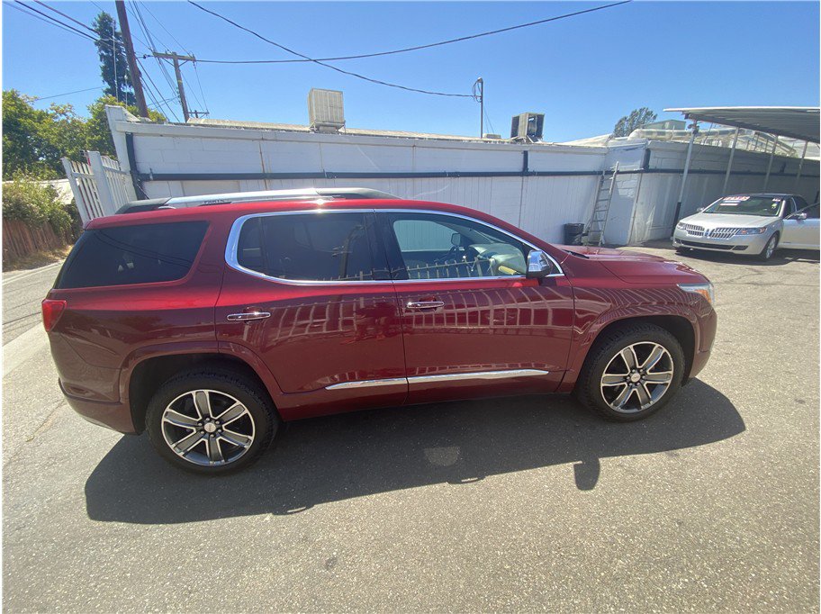 Used 2018 GMC Acadia Denali w/ Technology Package AWD/4WD image 4