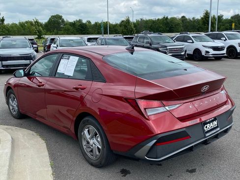 Used 2025 Hyundai Elantra SE FWD image 5