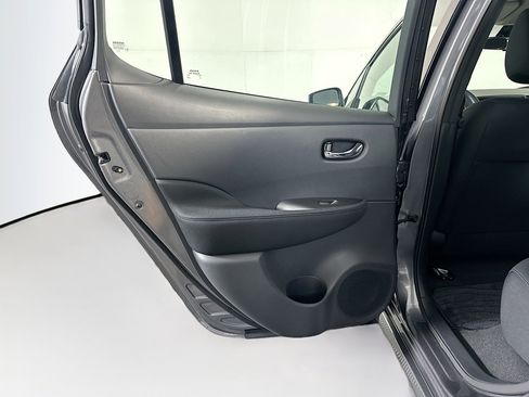 Used 2025 Nissan Leaf S image 26