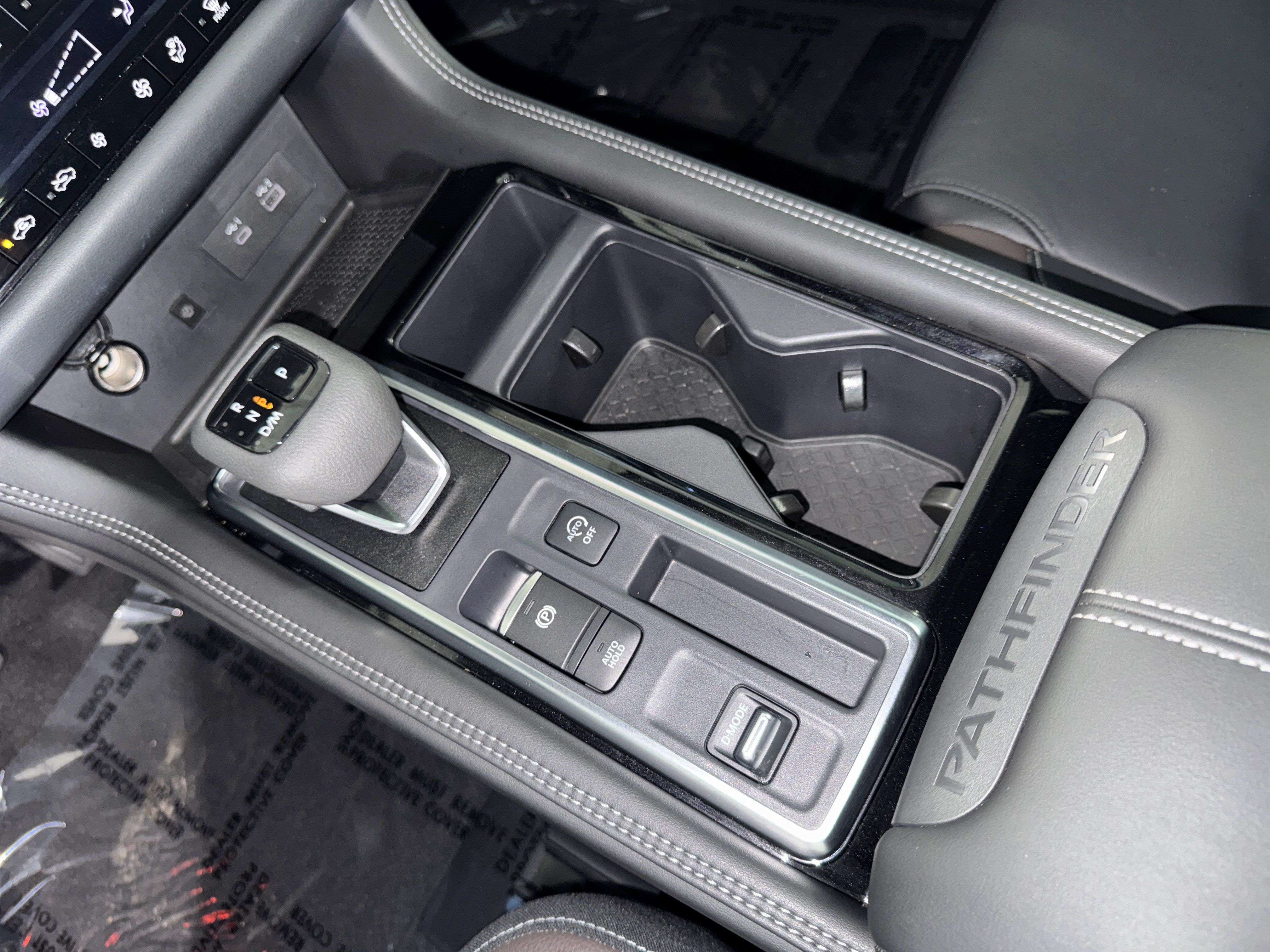 Used 2024 Nissan Pathfinder Platinum FWD image 13