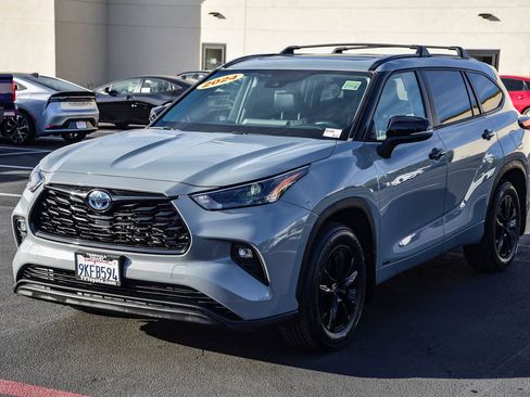 Certified 2024 Toyota Highlander XLE image 3