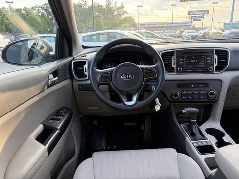 Used 2017 Kia Sportage LX AWD/4WD image 3