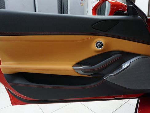 Used 2022 Ferrari Portofino M RWD image 10