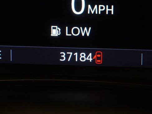 Used 2023 Chevrolet Traverse LT image 8