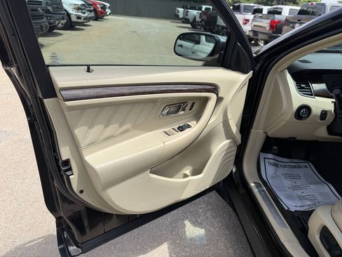 Used 2013 Ford Taurus Limited FWD image 8
