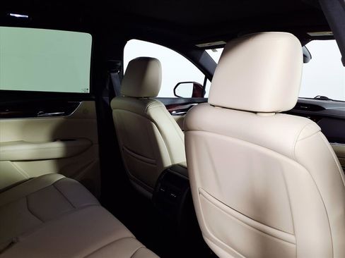 Used 2017 Cadillac XT5 Luxury w/ Driver Awareness Package image 11