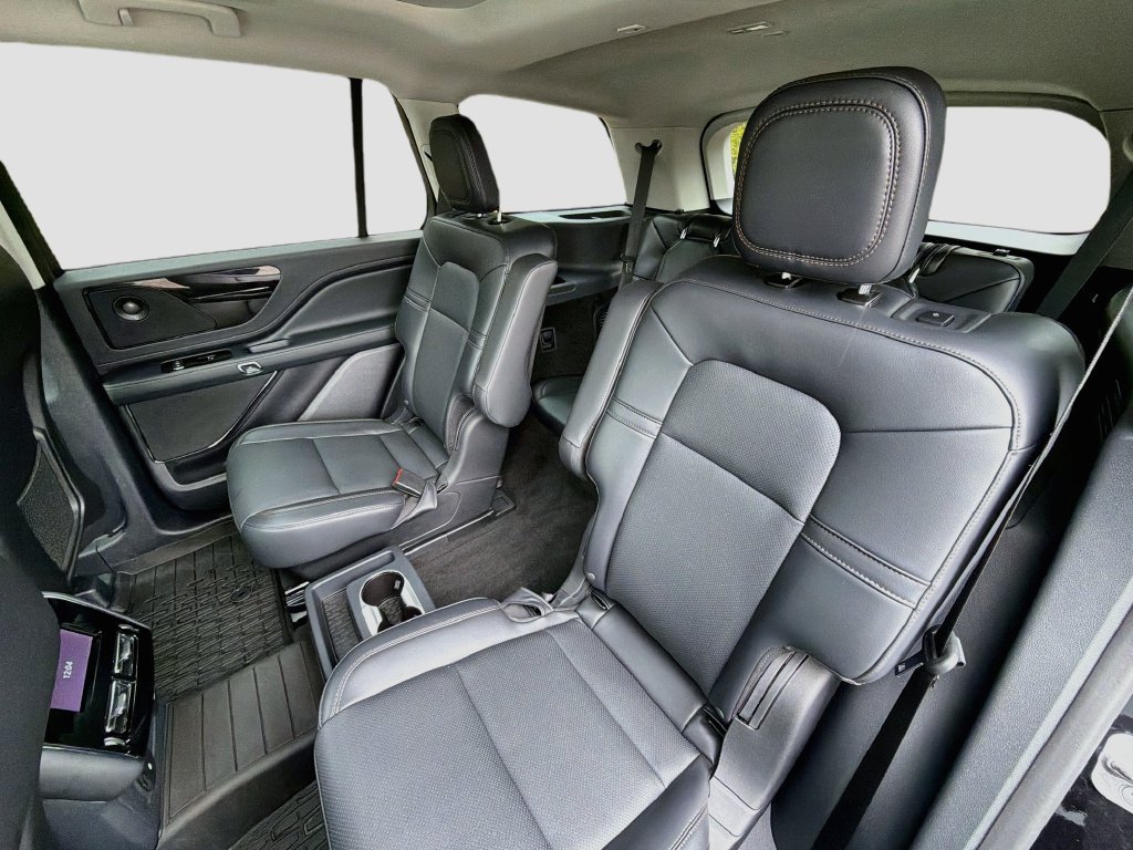Used 2025 Lincoln Aviator AWD w/ Equipment Group 101A image 26