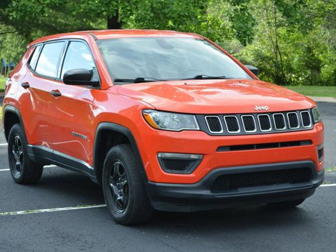 Used 2018 Jeep Compass Sport AWD/4WD image 3