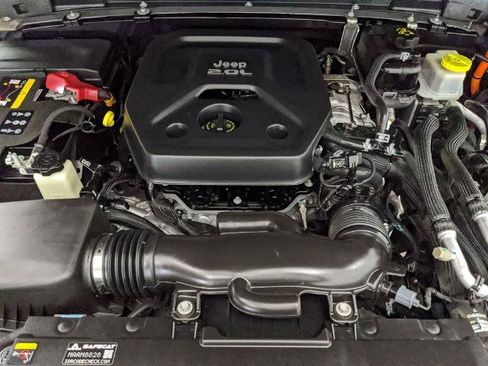 Used 2022 Jeep Wrangler Unlimited Sahara AWD/4WD image 21