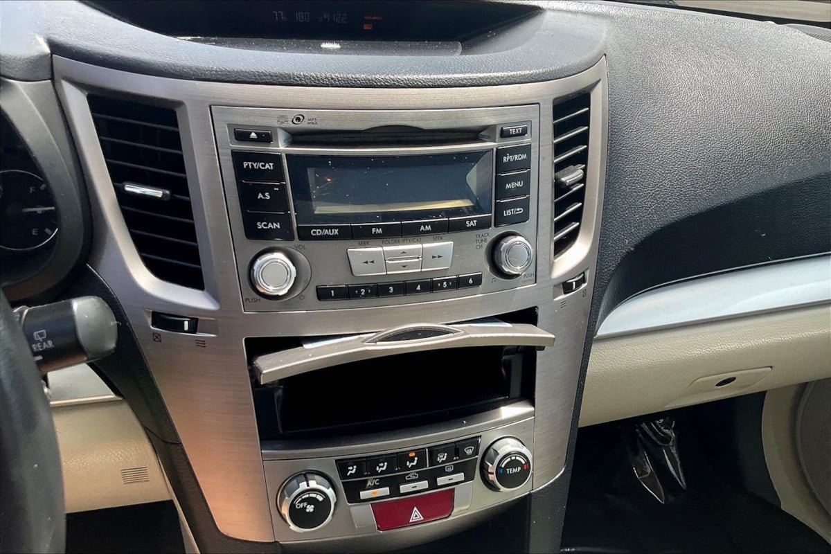 Used 2012 Subaru Outback 2.5i Premium w/ All-Weather Pkg AWD/4WD image 9
