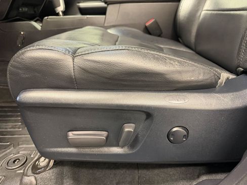Used 2021 Toyota Tundra SR5 w/ SR5 Leather Package AWD/4WD image 7