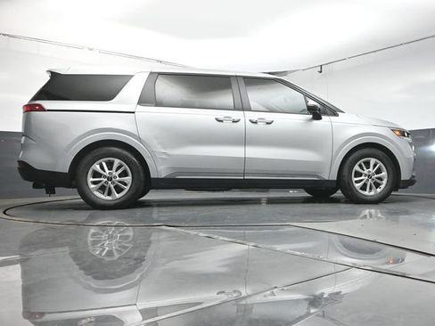 Used 2022 Kia Carnival LX FWD image 35