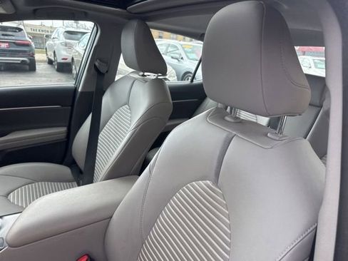 Used 2018 Toyota Camry SE w/ Moonroof Package FWD image 10