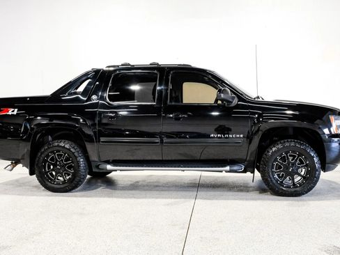 Used 2013 Chevrolet Avalanche LT w/ Suspension Package, Off-Road image 5
