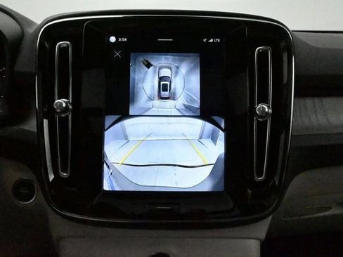 Used 2024 Volvo XC40 B5 Plus w/ Protection Package Premier AWD/4WD image 18