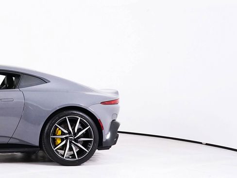 Used 2019 Aston Martin V8 Vantage Coupe RWD image 13