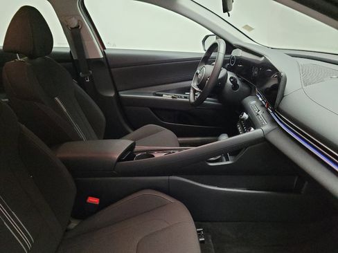 Used 2025 Hyundai Elantra SEL FWD image 21