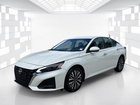 Certified 2023 Nissan Altima 2.5 SV AWD/4WD image 3