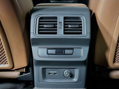 Used 2024 Audi Q5 e Premium Plus w/ Premium Plus Package image 24