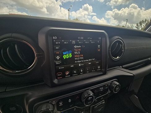Used 2022 Jeep Wrangler Unlimited Sahara AWD/4WD image 20