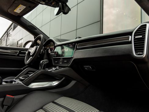 Certified 2020 Porsche Cayenne Turbo image 44