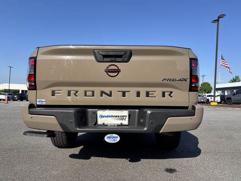 Used 2022 Nissan Frontier PRO-4X AWD/4WD image 9