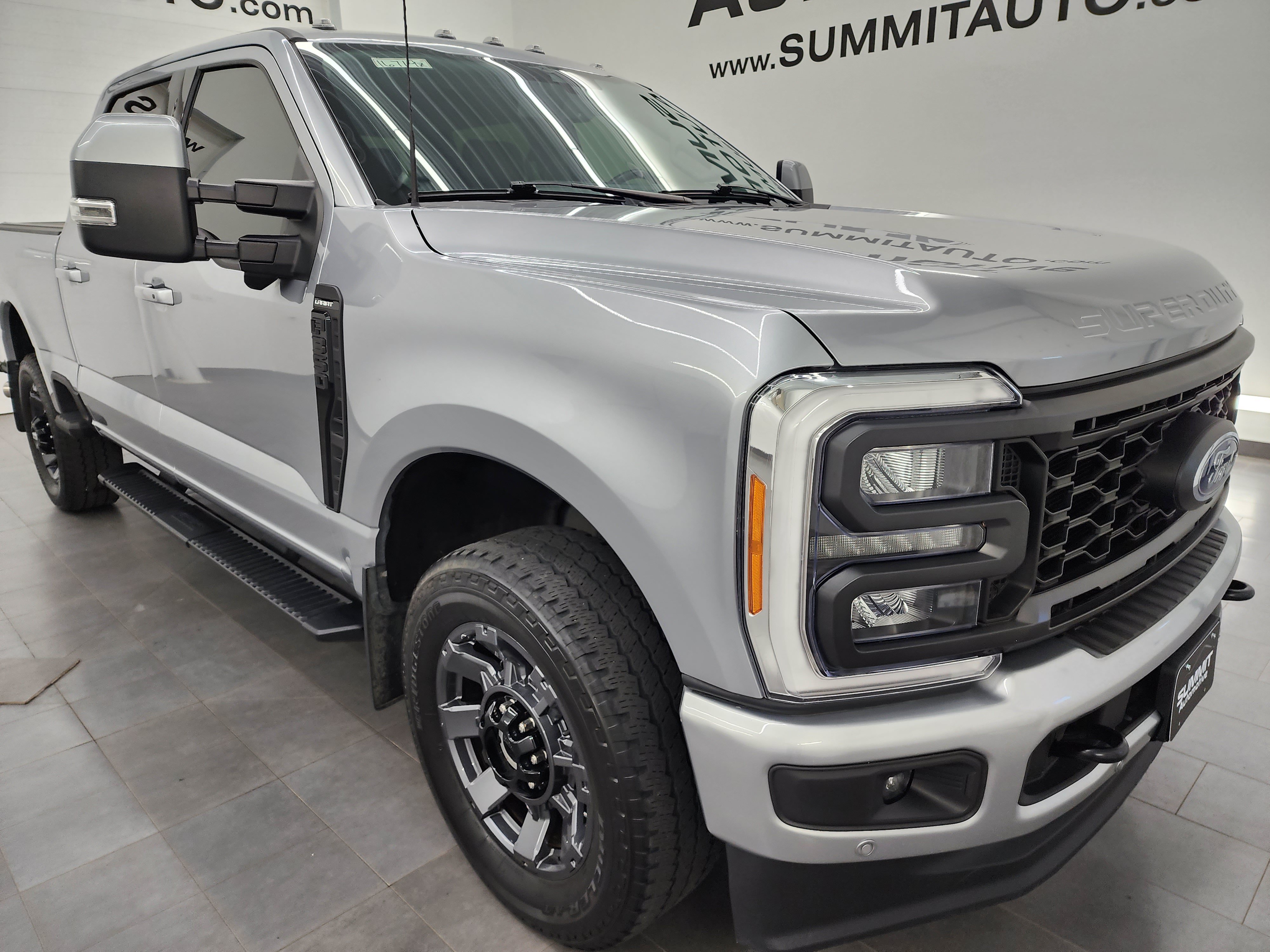 Used 2023 Ford F350 Lariat w/ Lariat Ultimate Package AWD/4WD image 2