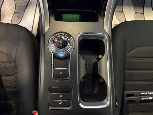 Used 2020 Ford Fusion SE FWD image 19
