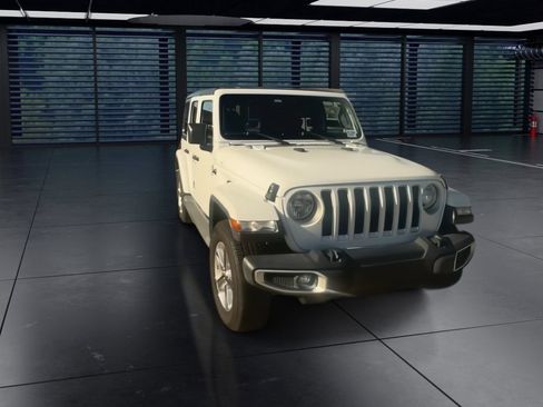 Used 2019 Jeep Wrangler Unlimited Sahara w/ Safety Group AWD/4WD image 3
