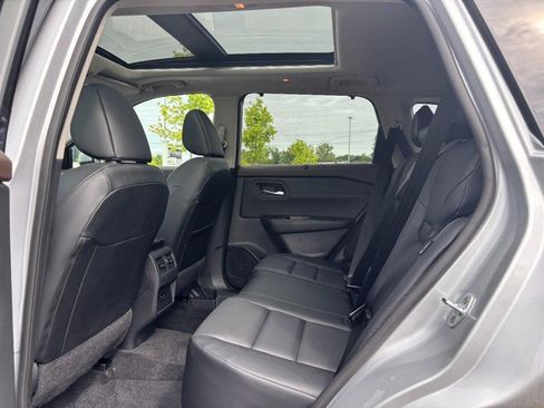 Used 2023 Nissan Rogue SV w/ SV Premium B Package AWD/4WD image 11